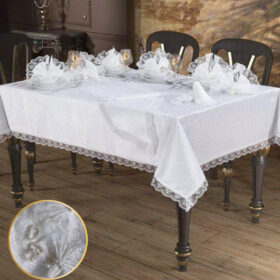 Stolnjak sa salvetama i biserima u kompletu