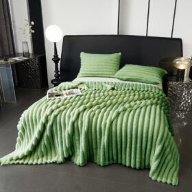 Pufnasti luksuzni prekrivač od zečijeg krzna  200×230 + 2 jastučnice 50x70 Zeleni