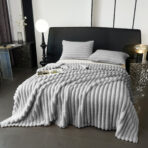 Pufnasti luksuzni prekrivač od zečijeg krzna  200×230 + 2 jastučnice 50x70 Svetlo sivi