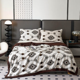 Luksuzni 3D krzneni set za francuski ležaj – Prekrivač + 2 Jastučnice Braon