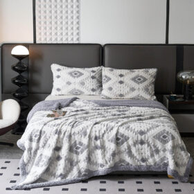 Luksuzni 3D krzneni set za francuski ležaj – Prekrivač + 2 Jastučnice Sivi