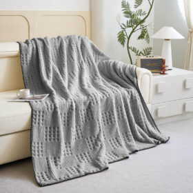 Premium soft touch prekrivač „Elegance“ 150x200 Sivi